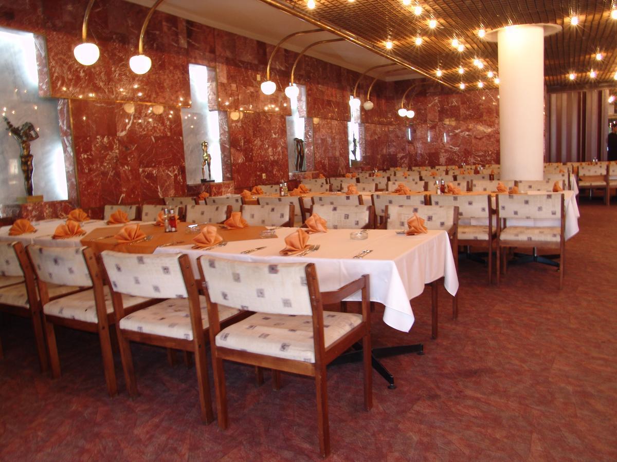 Hotel Ловеч Экстерьер фото