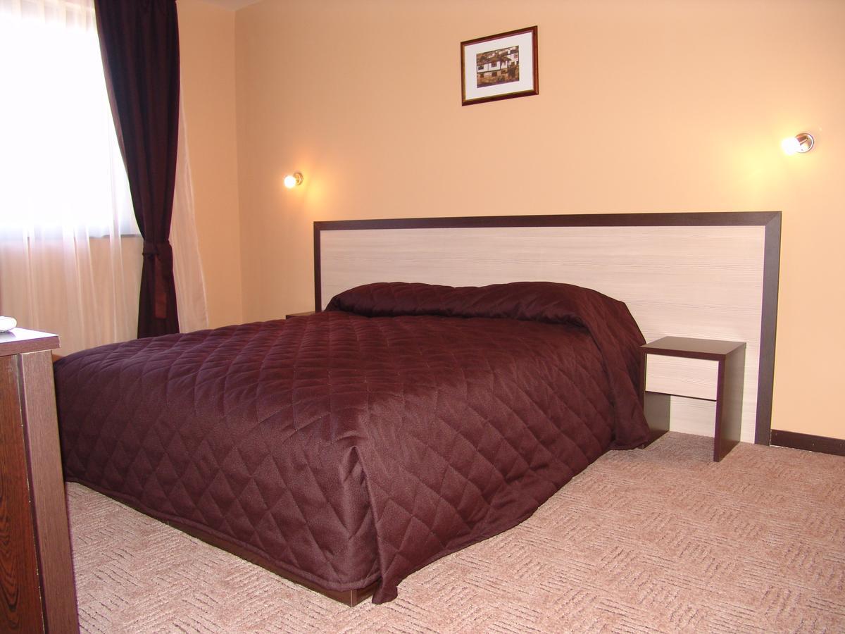 Hotel Ловеч Экстерьер фото
