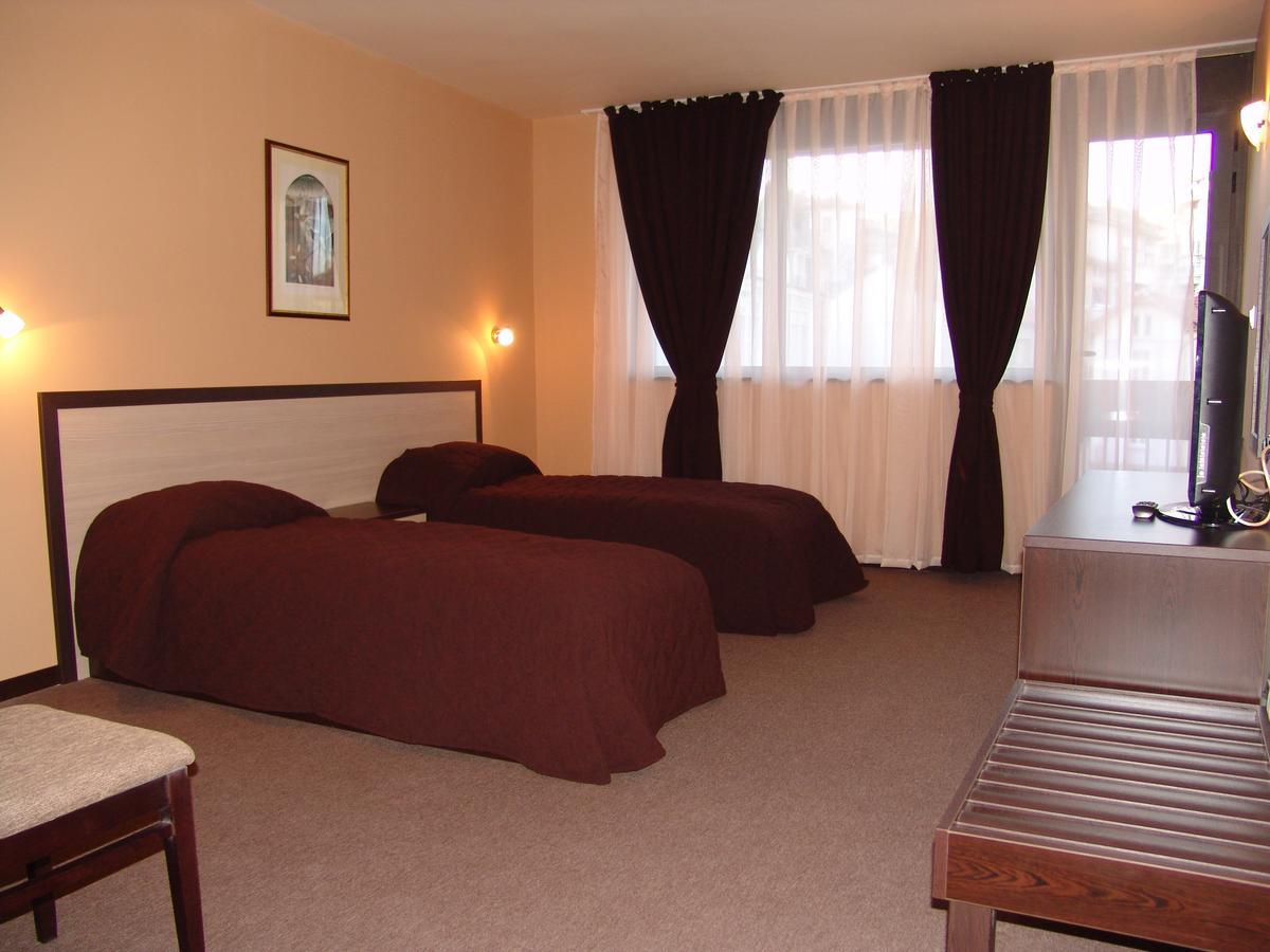 Hotel Ловеч Экстерьер фото